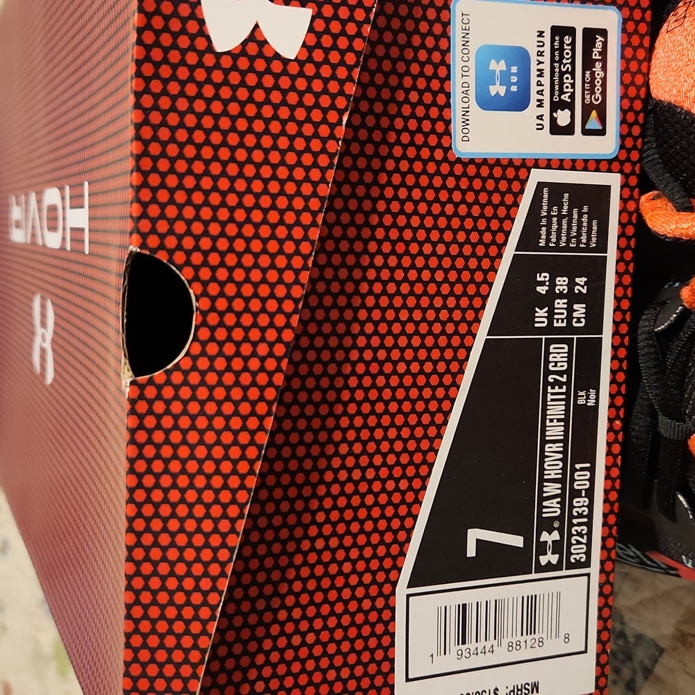 Under Armour Hovr Infinite 2 size 7. Can be connected to UA MAPMYRUN app. - Picture 8 of 11